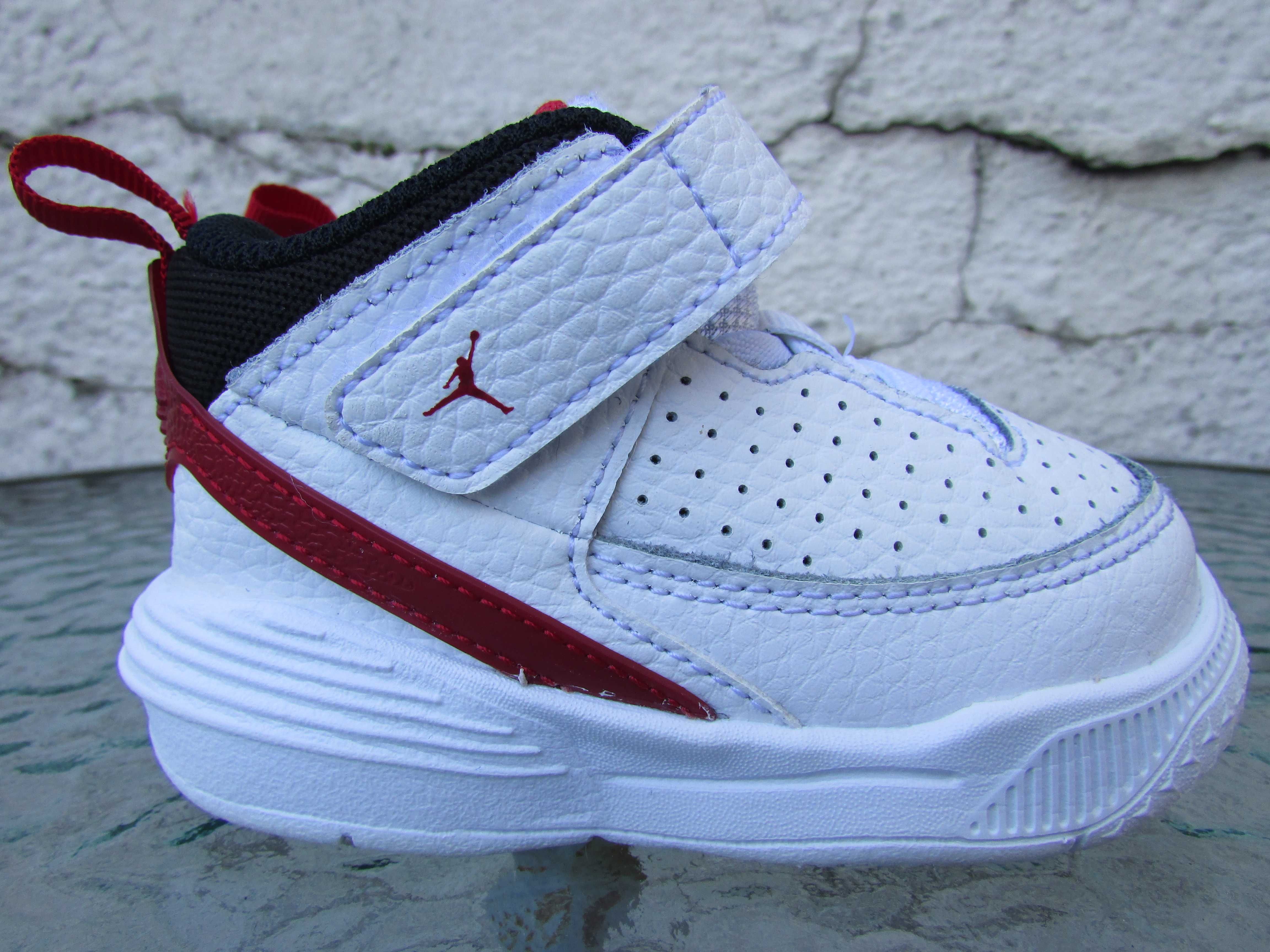 Детски маратонки Nike Jordan Max Aura 5