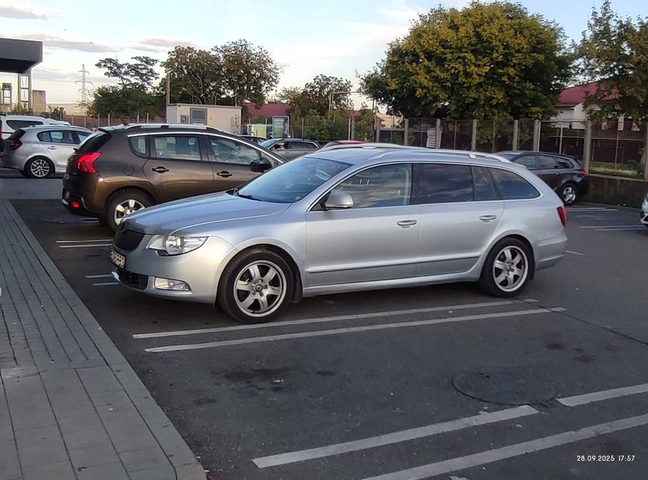 Vând Skoda superb automata