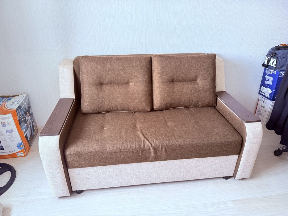 Продаю мини диван, раскладной, с двумя подушками