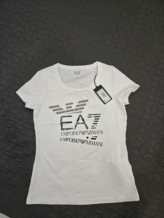 Ново! Emporio Armani! Оригинална дамска тениска!