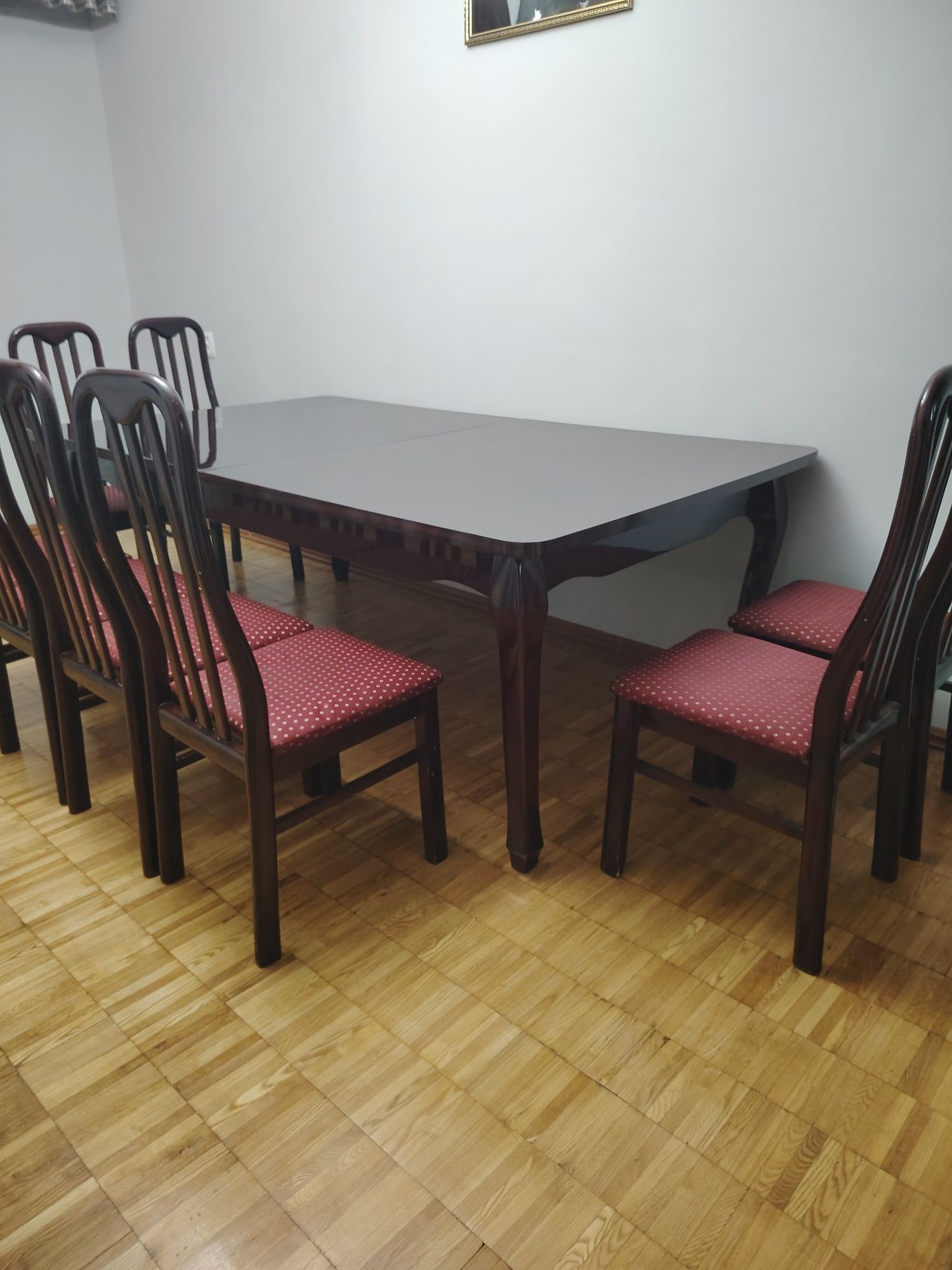 Стол стуллар сотилади