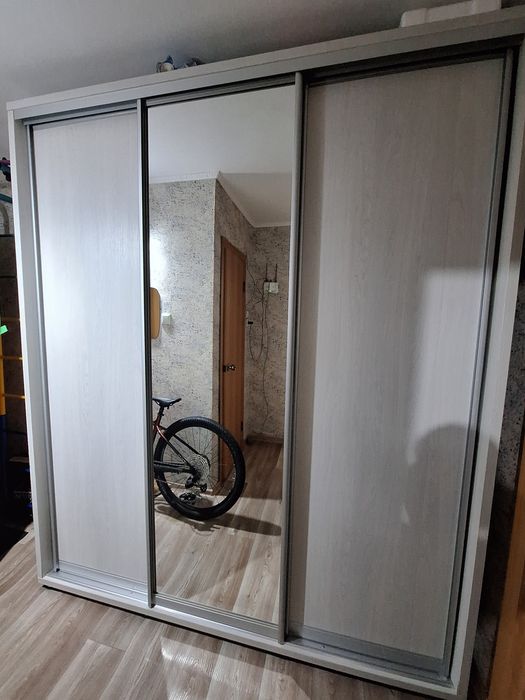 Продам шкаф купе с обувницей