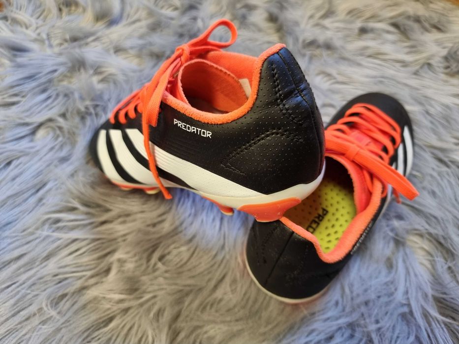 Crampoane fotbal Adidas Predator marimea 36