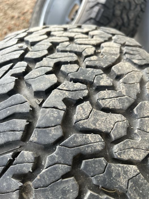 Гуми с джанти от Нисан навара 2008г.