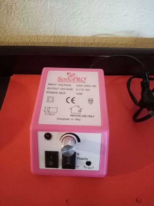 Vând alimentator SensoPro pentru freză de unghii.