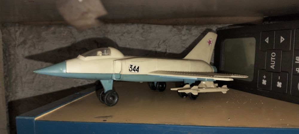 Продам старинный самолёт