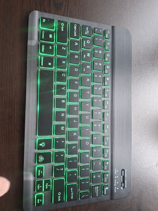 Безжична клавиатура Bluetooth