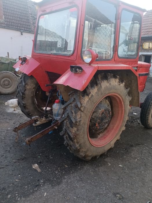 Schimb pe un tractor 650 romînesc
