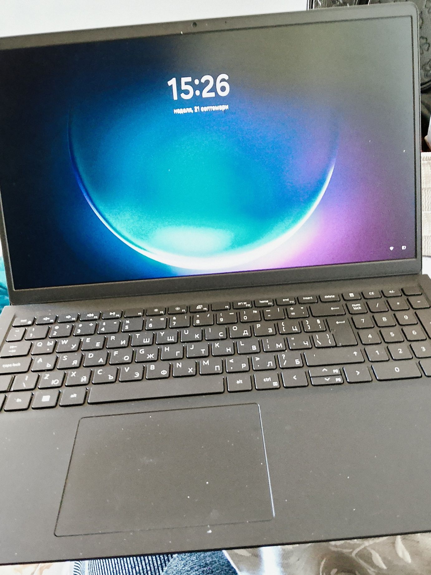 Спешно !!! Лаптоп Dell vostro 3520