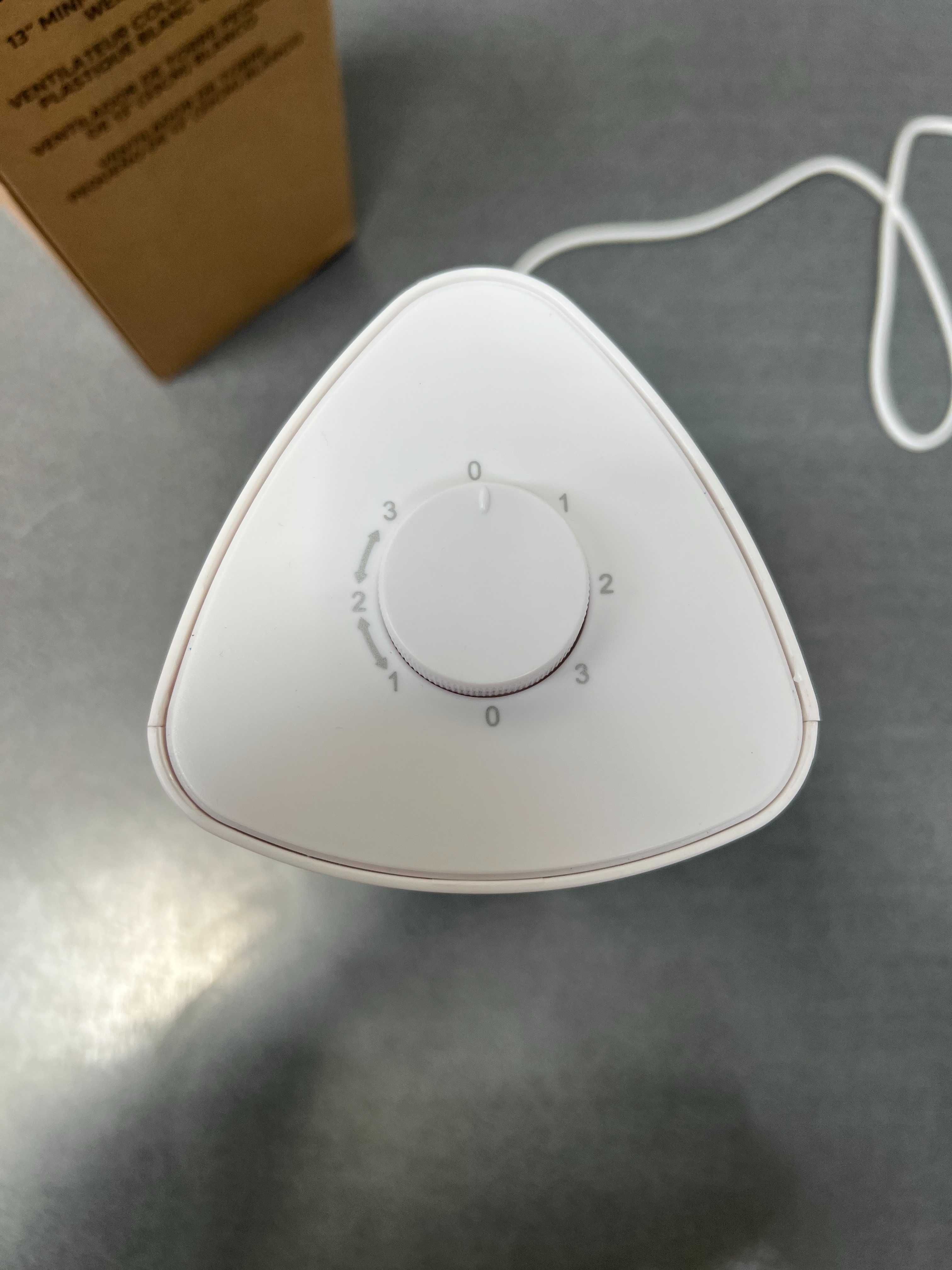 Мини вентилатор тип кула, Russell Hobbs лек, 33 см, въртене на 75°