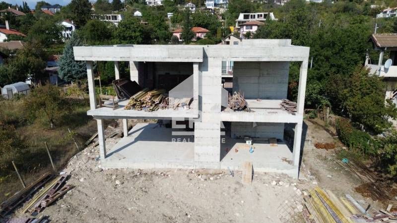 Двуетажна новострояща се къща за продажба, в м-т Манастирски рид, Варн