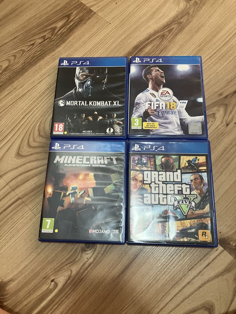 Playstation 4 slim с два джойстика и 4 игри