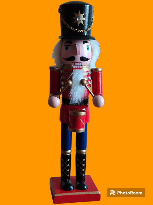 НОВА  Дървена  ОРЕХОТРОшачка