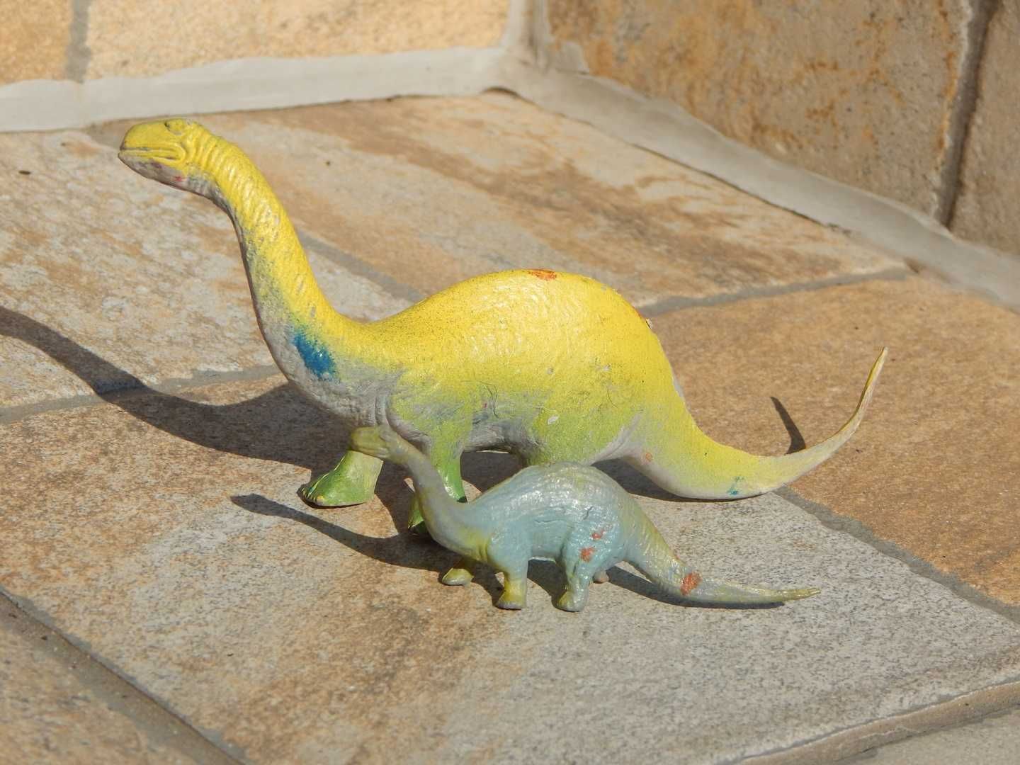 Jucarie dinozaur ierbivor Brontosaurus si pui cauciuc flexibil