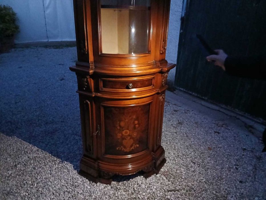 Vitrina Barocc pe Colt