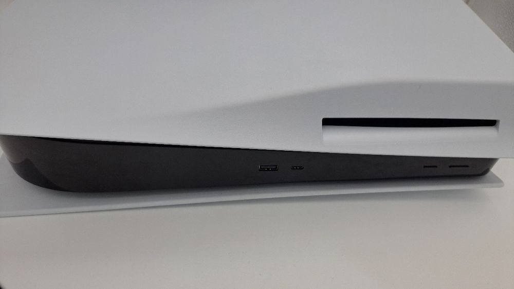 Ps5 in stare excelentă cu jocuri si cu 2 manete