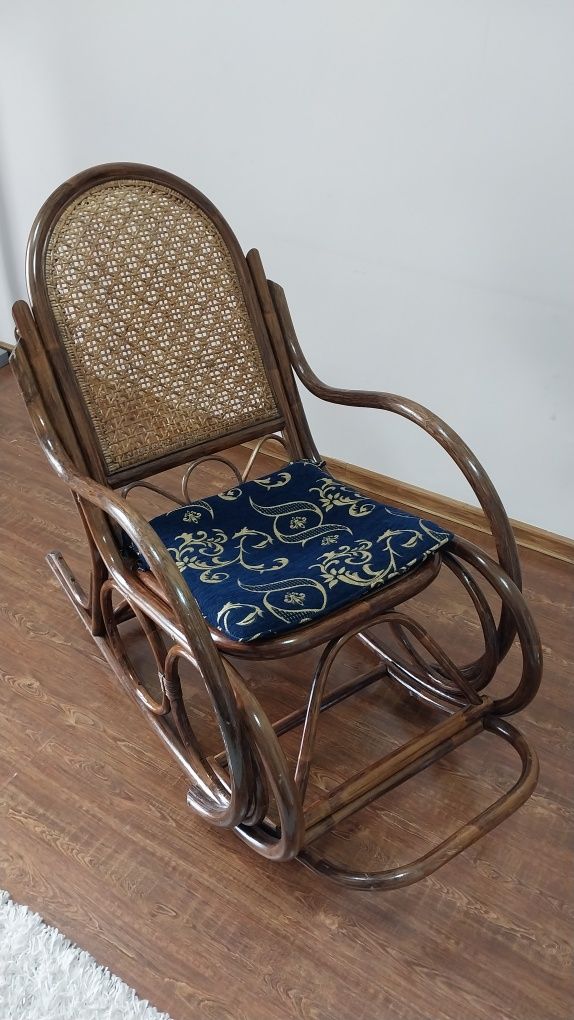 Кресло качалка ратанг