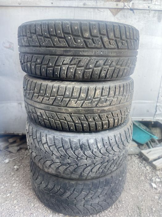 резина зимняя 225/40/R18 шипованные ,Разноширокие