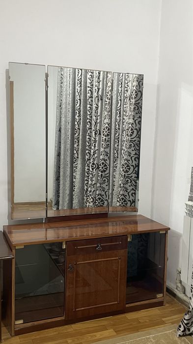 Тримо, Зерколо со подставкой.