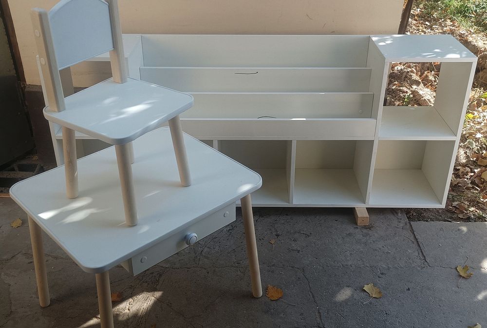 Детские столы стулья стеллажи