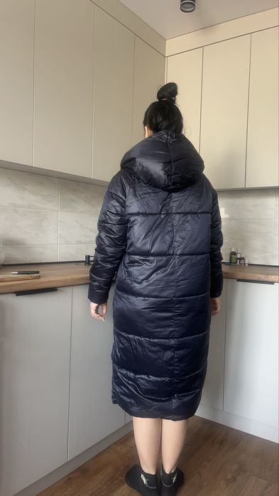 Продам зимнюю длинную куртку в отличном состоянии!
