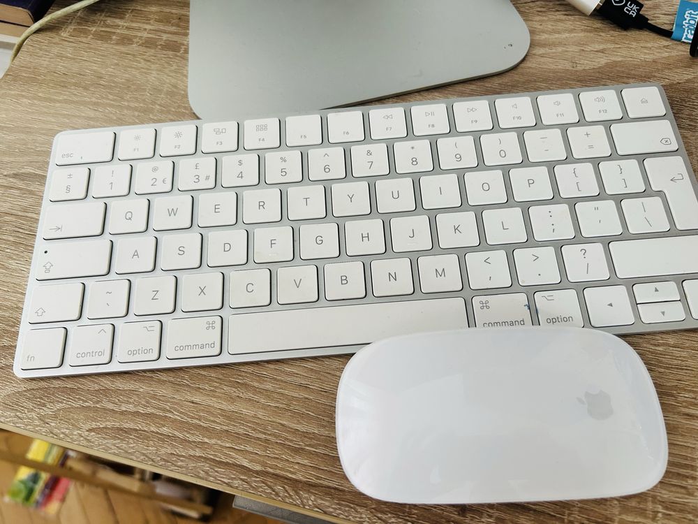 iMac 21.5” 2019– Intel i5, 8GB RAM, 1TB HDD – macOS Ventura