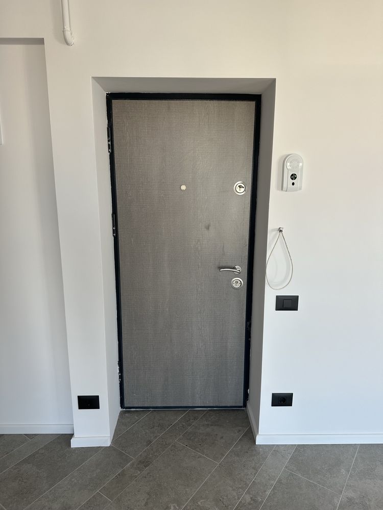 Usa metalica apartament