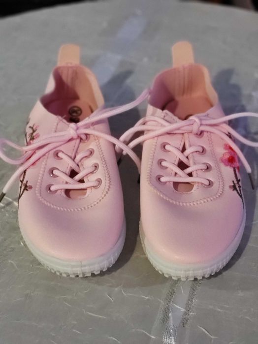 Маратонки, обувки на ток