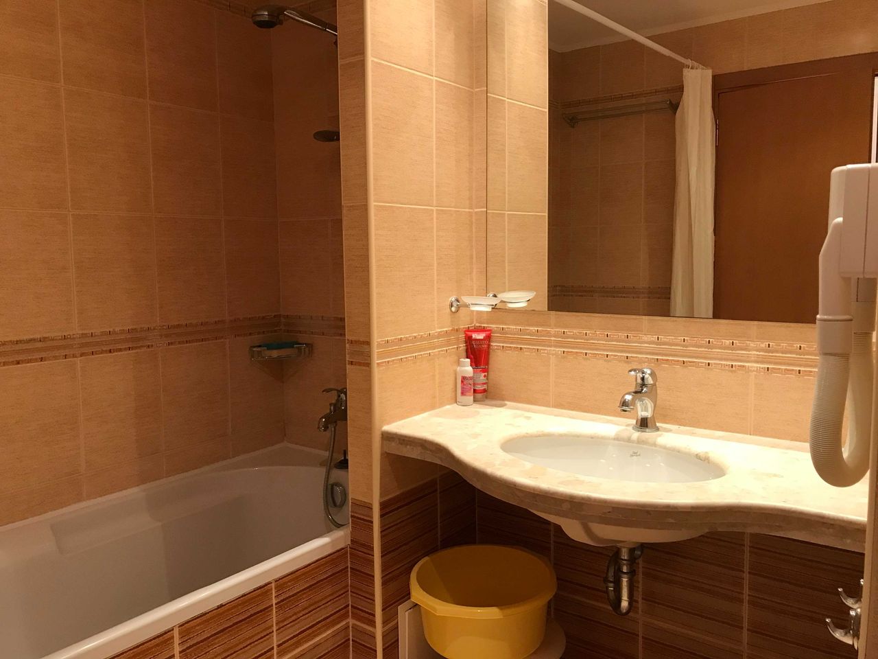 Продава се Двустаен апартамент в Асеновград - 84 кв.м за 1429 €/кв.м - Снимка #12