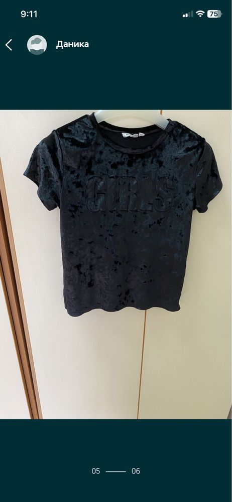 Дамски суичър на Zara и тениска Kappahi  плюш