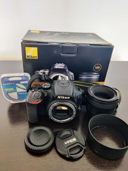 Nikon D5600, 2 obiective, tripod, geanta