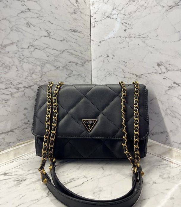 Модели дамски чанти на Karl и Guess