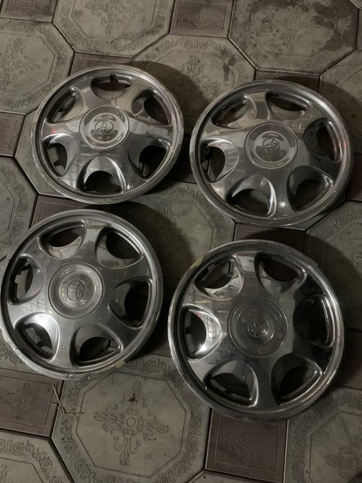 Колпаки на тайота 20,25 ка в хорошим состачание