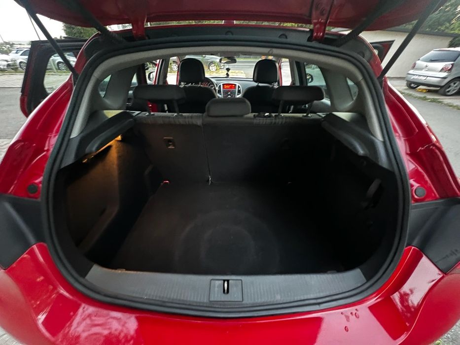 Opel Astra J Hatchback, 1.6 - 116 cp, pret usor negociabil