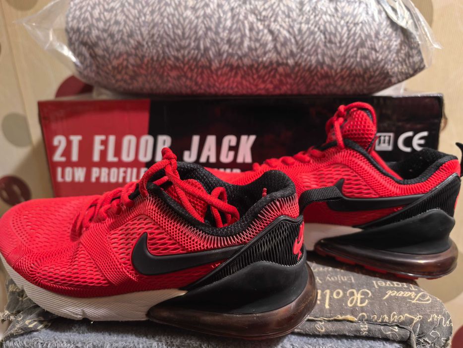 Маратонки Nike червени