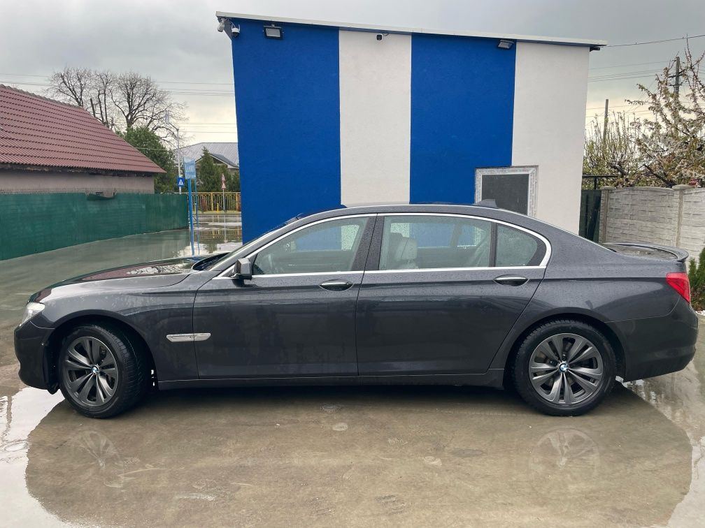 BMW Seria 7 M pachet Long / 730D / 245 CP