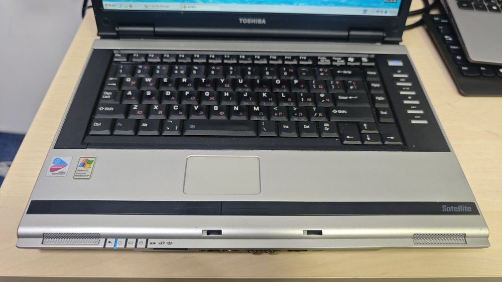 Комплект 3 лаптопа - Toshiba, HP, Fujitso Siemens