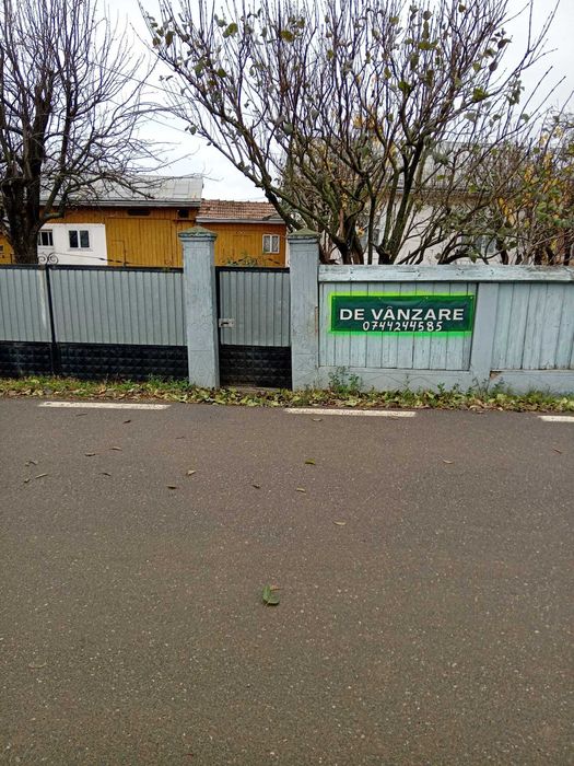 Teren de vânzare cu casă bătrânească