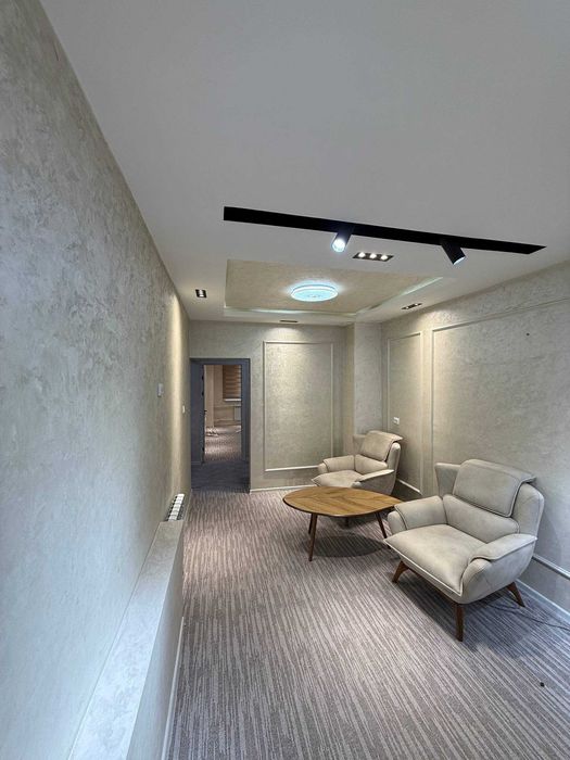 Сдам в Центре 70 м² Офис в Аренду. Нукусская. Бутик GLAMOUR. 1-Линия