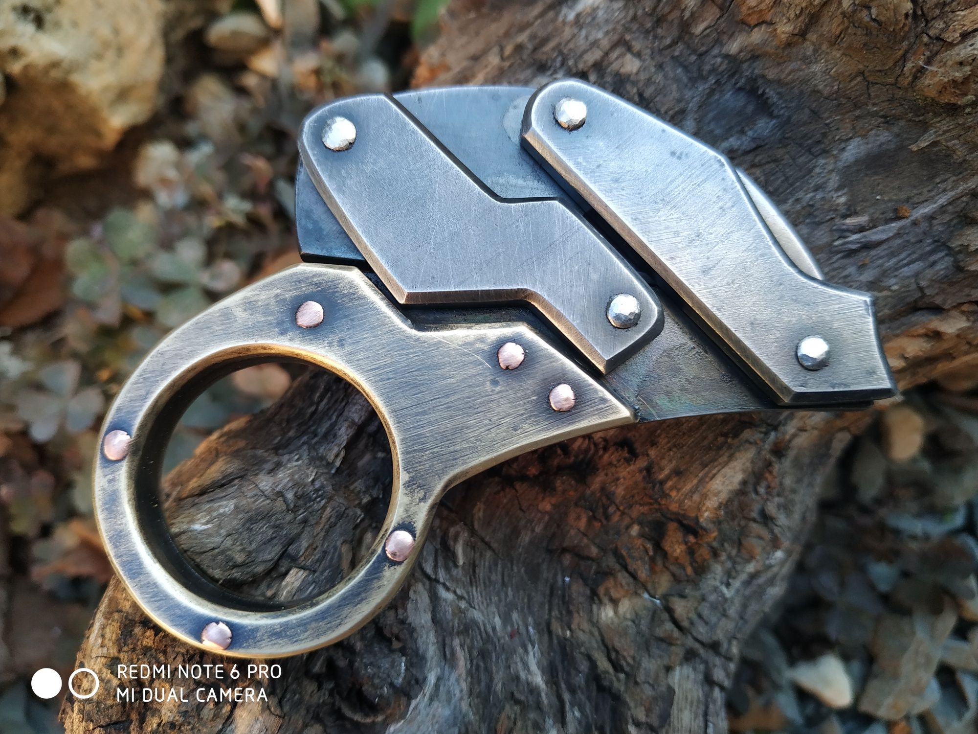 Karambit friction-folder