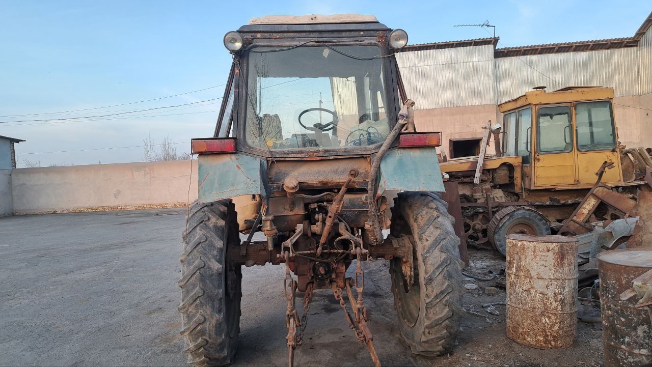 Mtz 80 traktori sotiladi