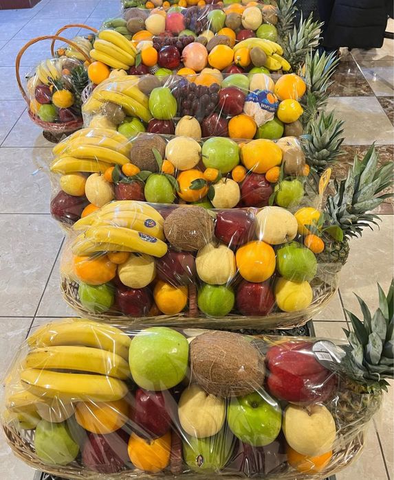 Bayramlarga turli xil savatlar myasnoy , mevalar .