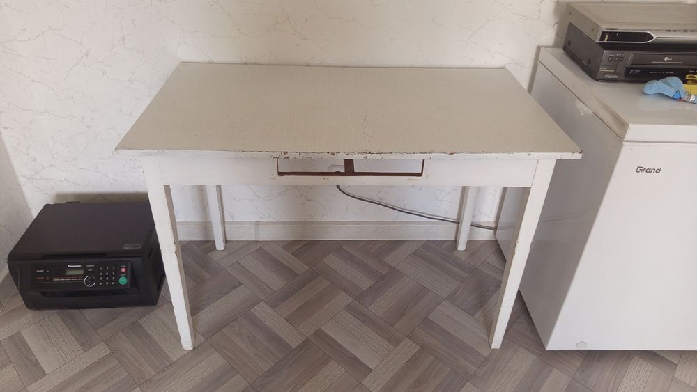 Продам кухонный стол