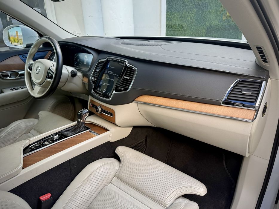 Volvo XC90 D5 AWD Inscription Full Option! Garantie 12 Luni!