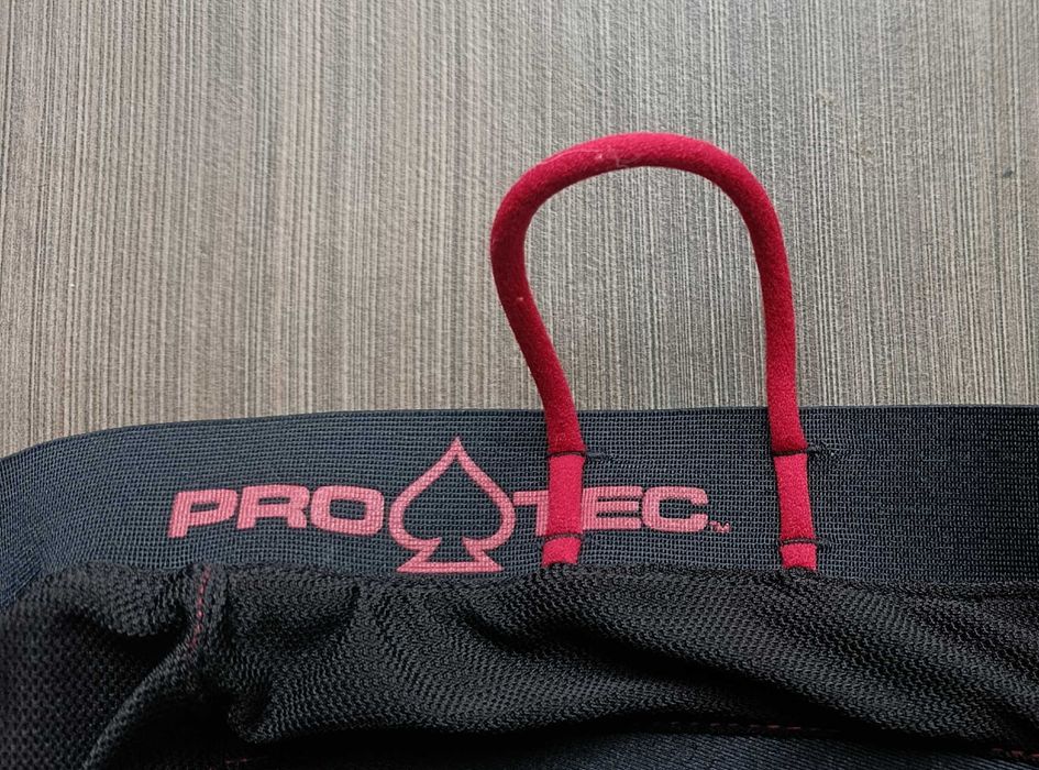 Протекторни шорти (нагъзник) размери S и L-XL