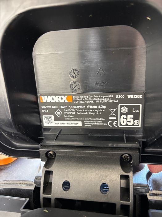 Robot de tuns iarba WORX Landroid S WR130E pentru grădini mici