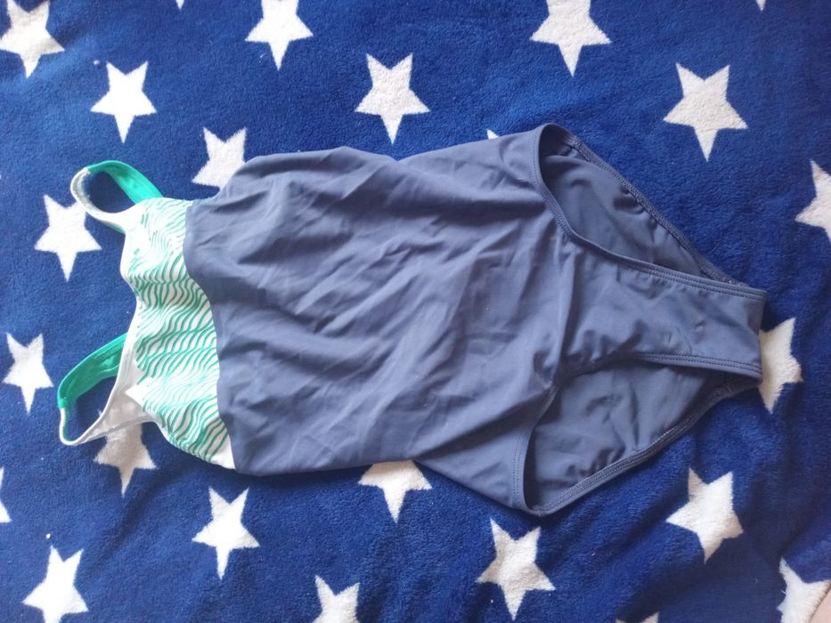 Vând costum baie o piesa 152 adidas