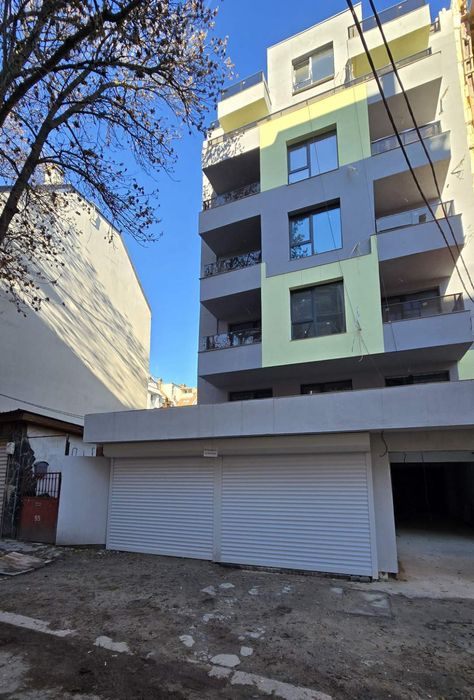 Два двойни гаража