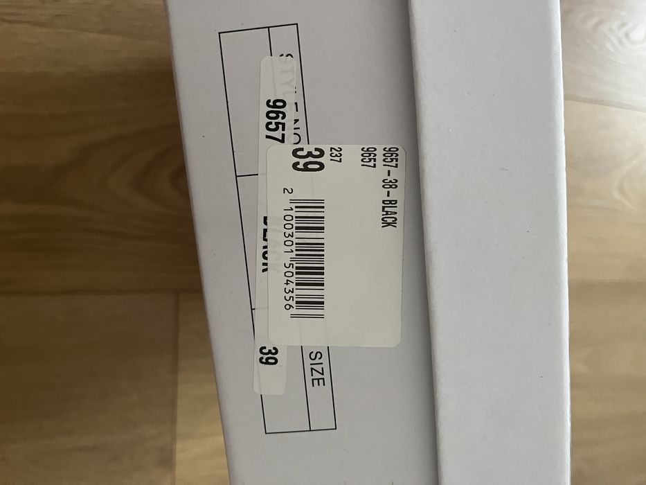 Botine noi, imitatie piele, culoare neagra, marimea 39, varf ascutit