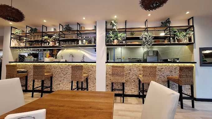 Pizzerie/Restaurant cuptor pizza  foc pe lemne